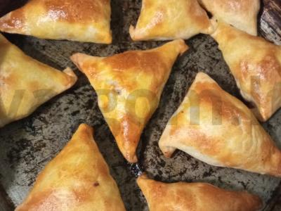 Traški samsa su mėsos faršu pagrindine nuotrauka