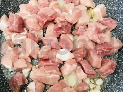 Ryžiai su kiauliena Žingsnis 1