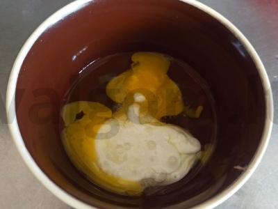 Švelnus omletas su kefyru „Gurmano pusryčiai“ Žingsnis 1