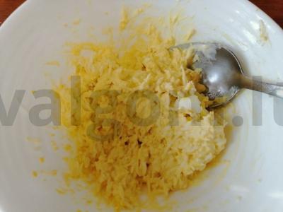 Sumuštiniai su šprotų ir kiaušinių-česnako užtepu Žingsnis 1