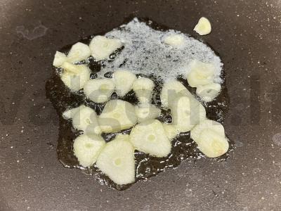 Makaronai su midijomis grietinėlės padaže Žingsnis 1