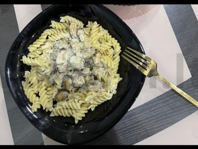 Makaronai su midijomis grietinėlės padaže pagrindine nuotrauka