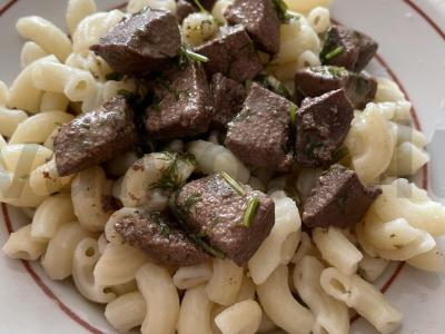 Jautienos kepenys su makaronais ir žolelėmis pagrindine nuotrauka