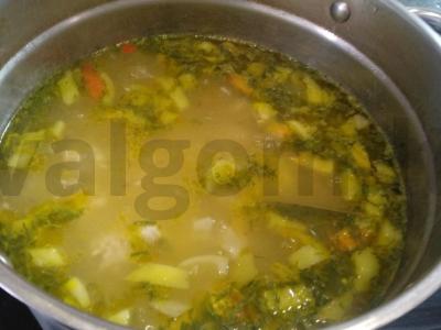 Sriuba su mėsos kukuliais iš mišrios faršo pagrindine nuotrauka