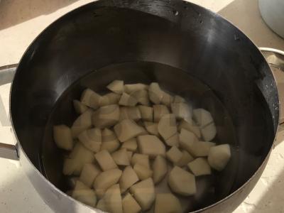 Žirnių sriuba su rūkytais mėsos gaminiais Žingsnis 2