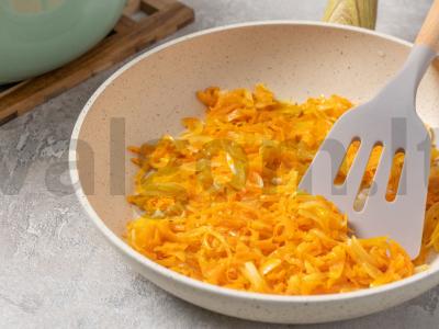 Sūrio sriuba iš lydyto sūrio Žingsnis 1