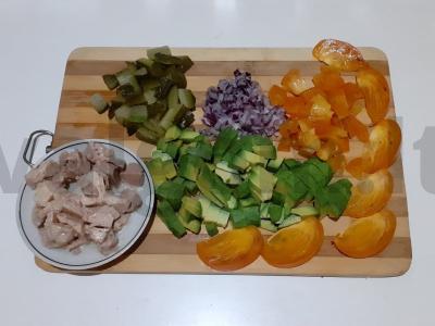 Kaki salotos su menkės kepenimis Žingsnis 1