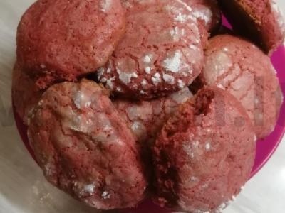 Raudonojo aksomo sausainiai pagrindine nuotrauka