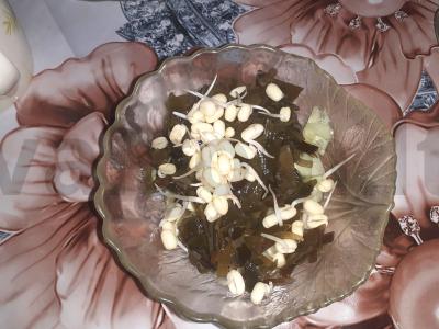 Salotos su agurkais, jūros kopūstais ir mung pupelių daigais Žingsnis 2