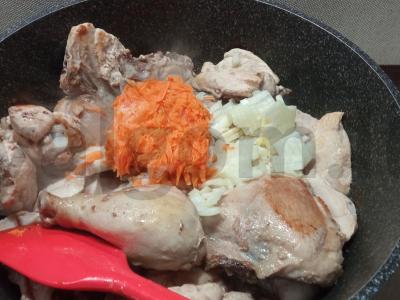 Vištiena su džiovintais vaisiais troškinta Žingsnis 2