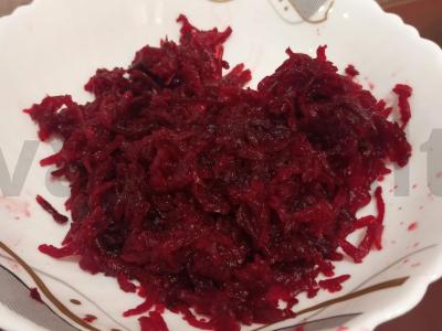 „Silkė po šubomis“ ant juodos duonos Žingsnis 2