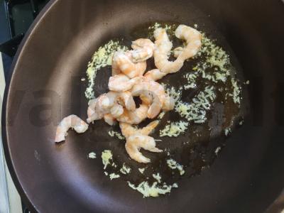 Vasaros ritinėliai su mangais ir krevetėmis Žingsnis 2