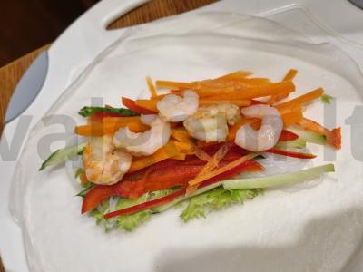 Vasaros ritinėliai su mangais ir krevetėmis Žingsnis 3