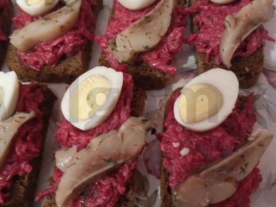 „Silkė po šubomis“ ant juodos duonos Žingsnis 8