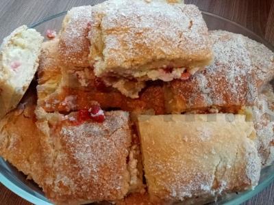 Pyragas „Vasaros skonis“ su varške ir raudonosiomis serbentėmis pagrindine nuotrauka