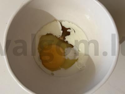 Traškus keksiukas su karamelės įdaru „Pieno stotis“ Žingsnis 2