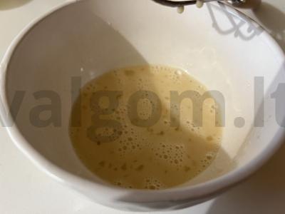 Traškus keksiukas su karamelės įdaru „Pieno stotis“ Žingsnis 3