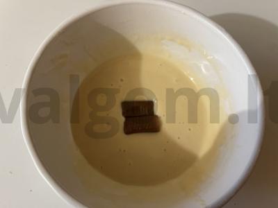 Traškus keksiukas su karamelės įdaru „Pieno stotis“ Žingsnis 5