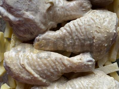 Vištienos blauzdelės su bulvytėmis kaimiškai Žingsnis 3