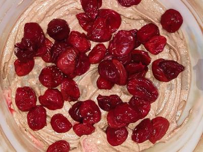 Dviejų spalvų varškės pyragas su kakava ir vyšniomis Žingsnis 2