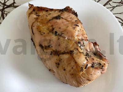 Keptas vištienos filė orkaitėje su prieskoniais pagrindine nuotrauka