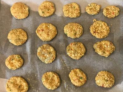 Avižiniai sausainiai su ruduoju cukrumi ir cukatais Žingsnis 3