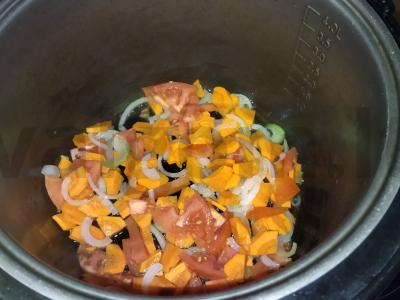 Bulvės, troškintos su daržovėmis lėtoje viryklėje Žingsnis 1