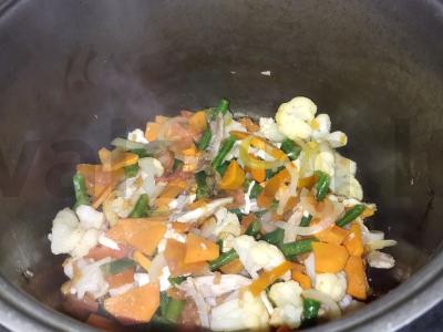 Bulvės, troškintos su daržovėmis lėtoje viryklėje Žingsnis 2