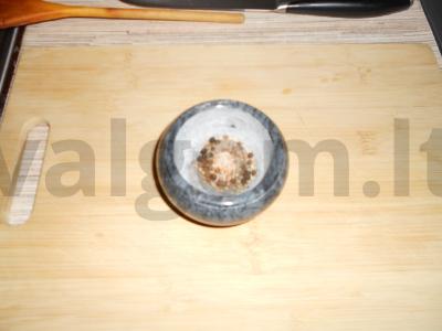 Bulvių apkepas su kiauliena, grybais ir prieskoniais Žingsnis 5