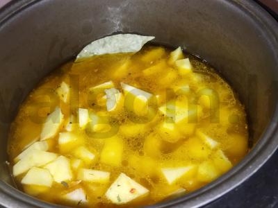 Bulvės, troškintos su daržovėmis lėtoje viryklėje Žingsnis 4