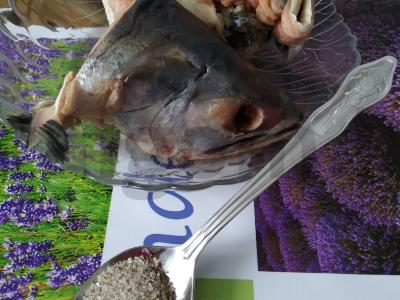 Lengvas žuvies sriuba iš lašišos galvos ir stuburo Žingsnis 5