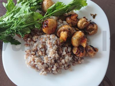 Grikių košė su pievagrybiais pagrindine nuotrauka