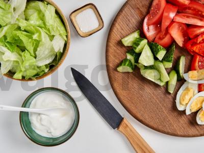 Paprastas salotas su kalakutienos filė ir lediniu salotu Žingsnis 2