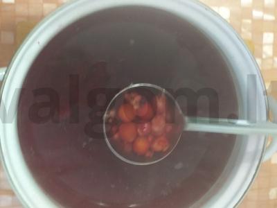 Vitaminų kompotas su avietėmis, vyšniomis ir šermukšnio uogomis Žingsnis 3