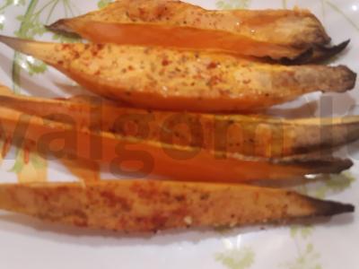 Saldus bulvės, keptos orkaitėje su prieskoniais pagrindine nuotrauka