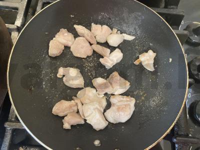 Greito paruošimo makaronai su vištiena sūrio padaže Žingsnis 4