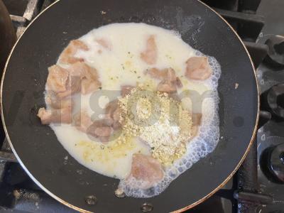 Greito paruošimo makaronai su vištiena sūrio padaže Žingsnis 5