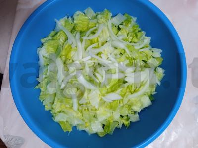 Žalias salotas su kiaušiniu Žingsnis 1