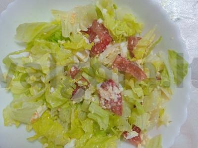 Žalias salotas su kiaušiniu pagrindine nuotrauka