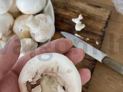 Orkaitėje kepti grybai, įdaryti sūriu Žingsnis 2