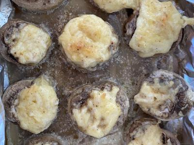 Orkaitėje kepti grybai, įdaryti sūriu Žingsnis 6