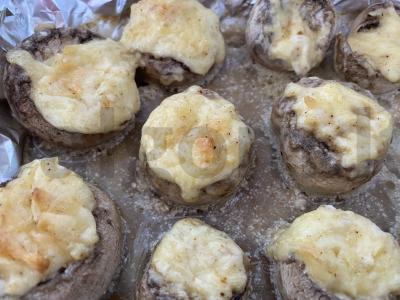 Orkaitėje kepti grybai, įdaryti sūriu pagrindine nuotrauka