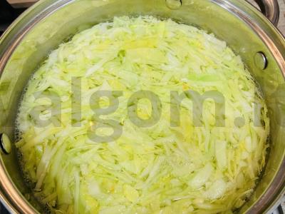 Kopūstų kotletai su keptu svogūnu ir morkomis Žingsnis 3