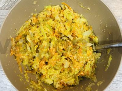 Kopūstų kotletai su keptu svogūnu ir morkomis Žingsnis 6