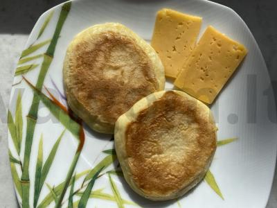 Sūrio blynai su grietine pagrindine nuotrauka