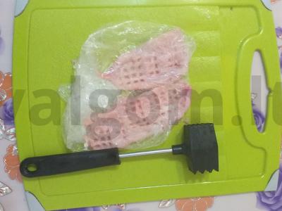 Sultinga vištienos krūtinėlė su grybais ir pomidorais po sūriu Žingsnis 1