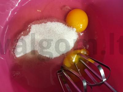 Grietinės ir vyšnių pyragas iš kvietinių miltų Žingsnis 3