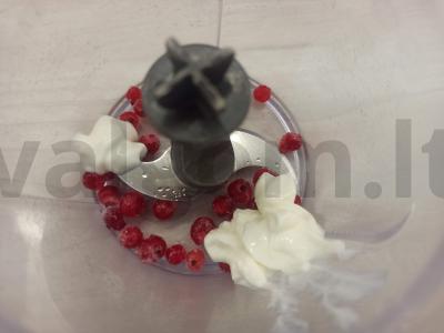 Raudonųjų serbentų ir jogurto padažas Žingsnis 1