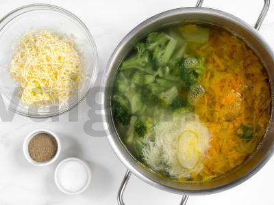 Sūrio sriuba su brokoliais ir grietinėlėmis Žingsnis 2