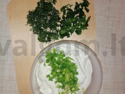 Aštrus grietinės ir majonezo padažas su česnaku Žingsnis 1